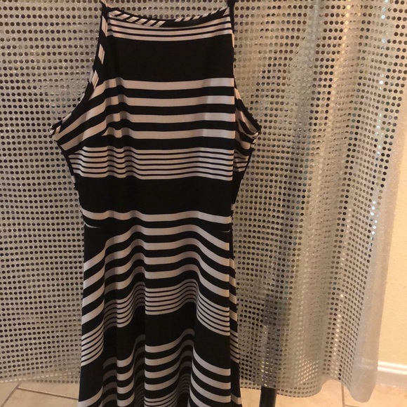 5/$20🎀Two cute fun summer dresses. - Picture 3 of 4